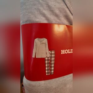 🎅✨ Holiday Style Brand – Size Small Family Pajamas (2-Piece Set) – NWT ✨🎄